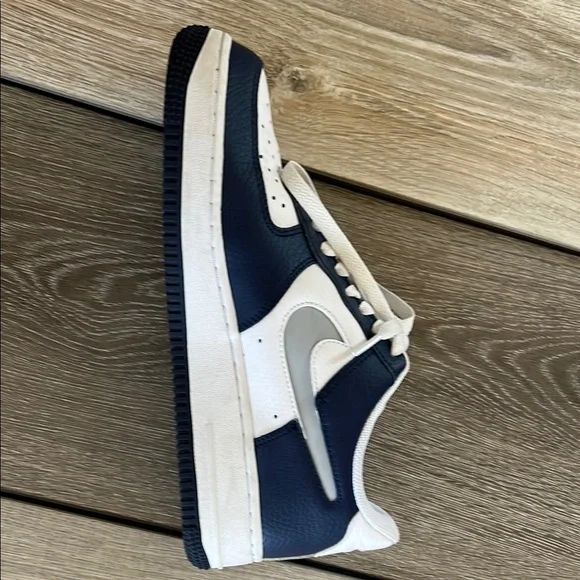 Nike Men's White and Navy Air Force One-Like New - Picture 6 of 8